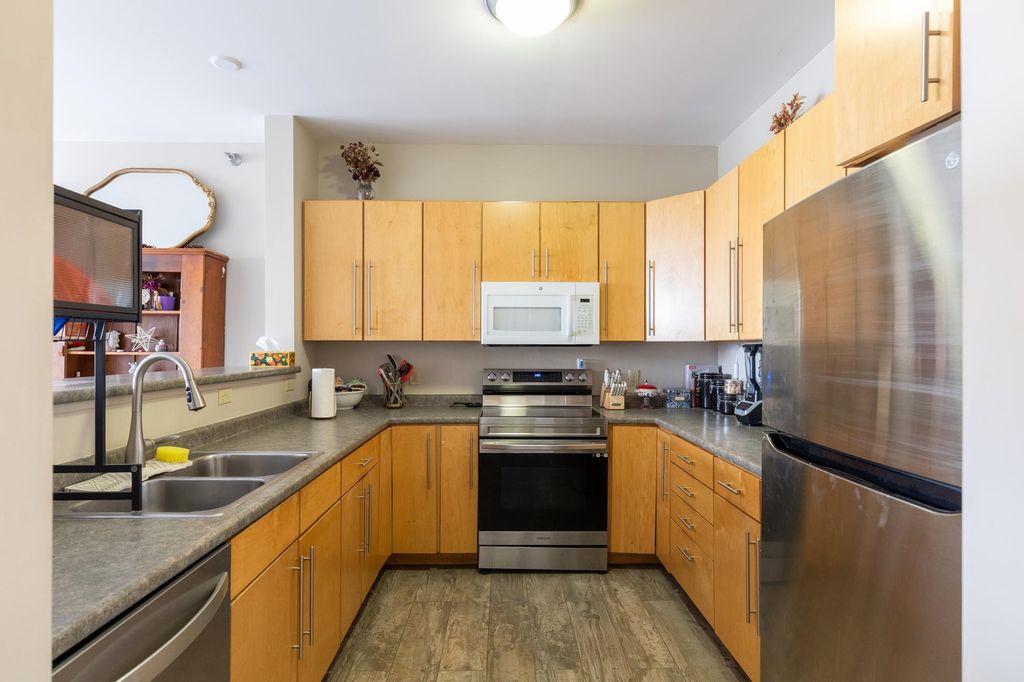 Image 12 of property listing at 370 Farrell St Apt 325, South Burlington, VT 05403