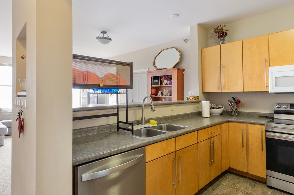 Image 13 of property listing at 370 Farrell St Apt 325, South Burlington, VT 05403