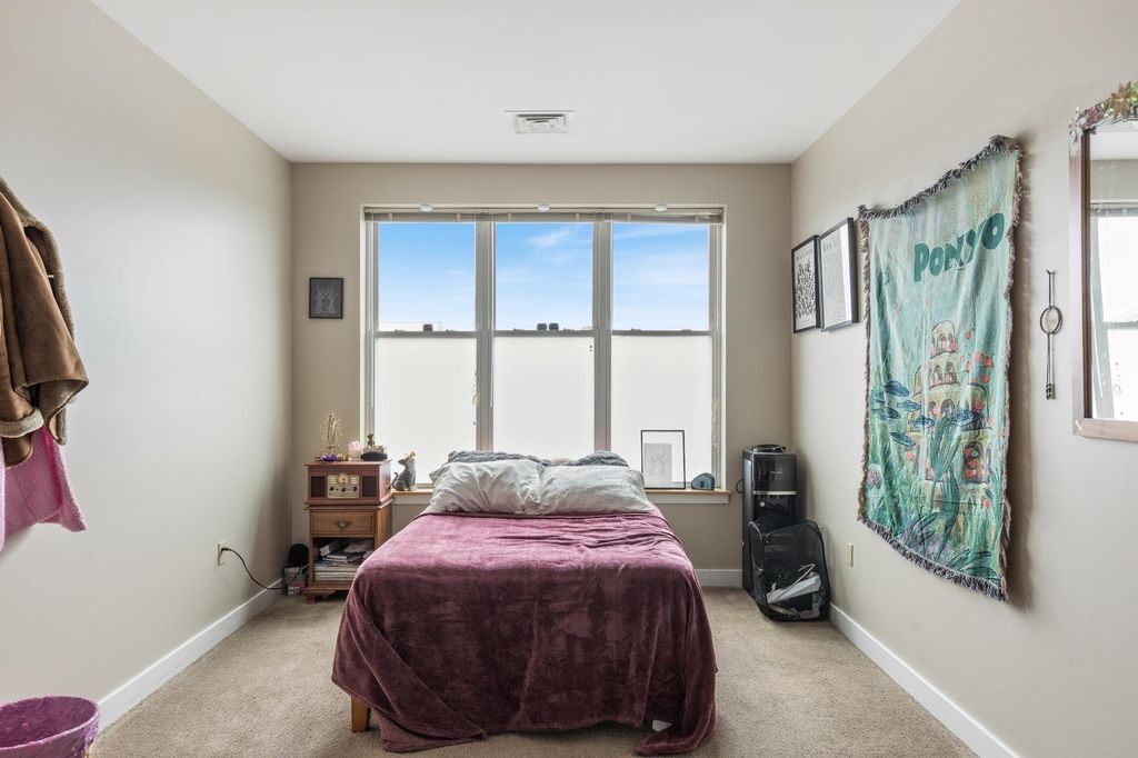 Image 15 of property listing at 370 Farrell St Apt 325, South Burlington, VT 05403