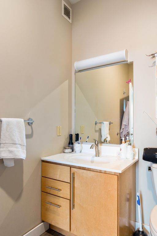 Image 18 of property listing at 370 Farrell St Apt 325, South Burlington, VT 05403