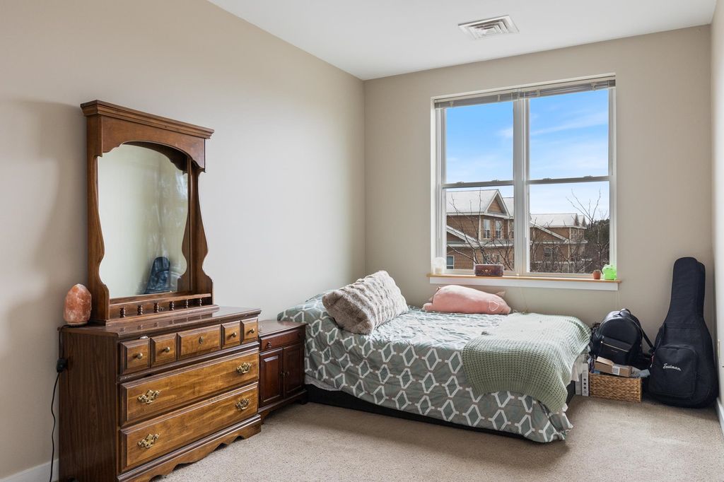 Image 19 of property listing at 370 Farrell St Apt 325, South Burlington, VT 05403