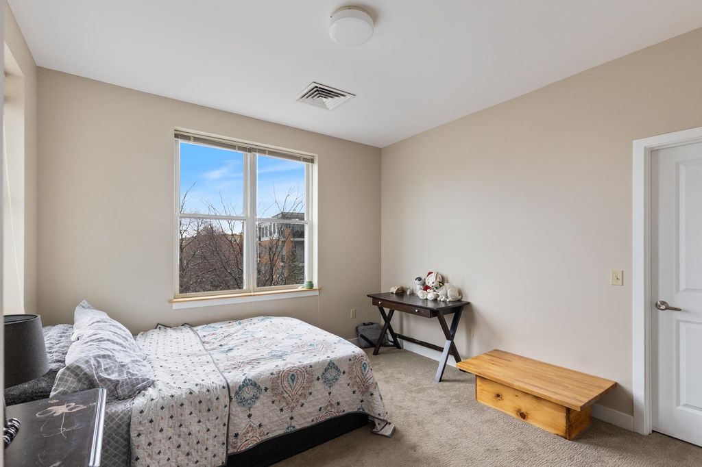 Image 20 of property listing at 370 Farrell St Apt 325, South Burlington, VT 05403