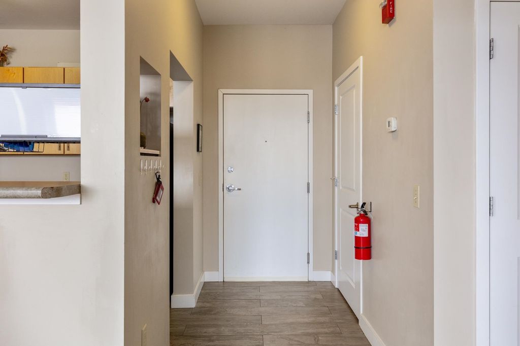 Image 3 of property listing at 370 Farrell St Apt 325, South Burlington, VT 05403