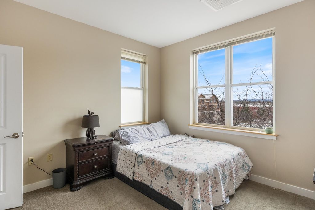 Image 21 of property listing at 370 Farrell St Apt 325, South Burlington, VT 05403