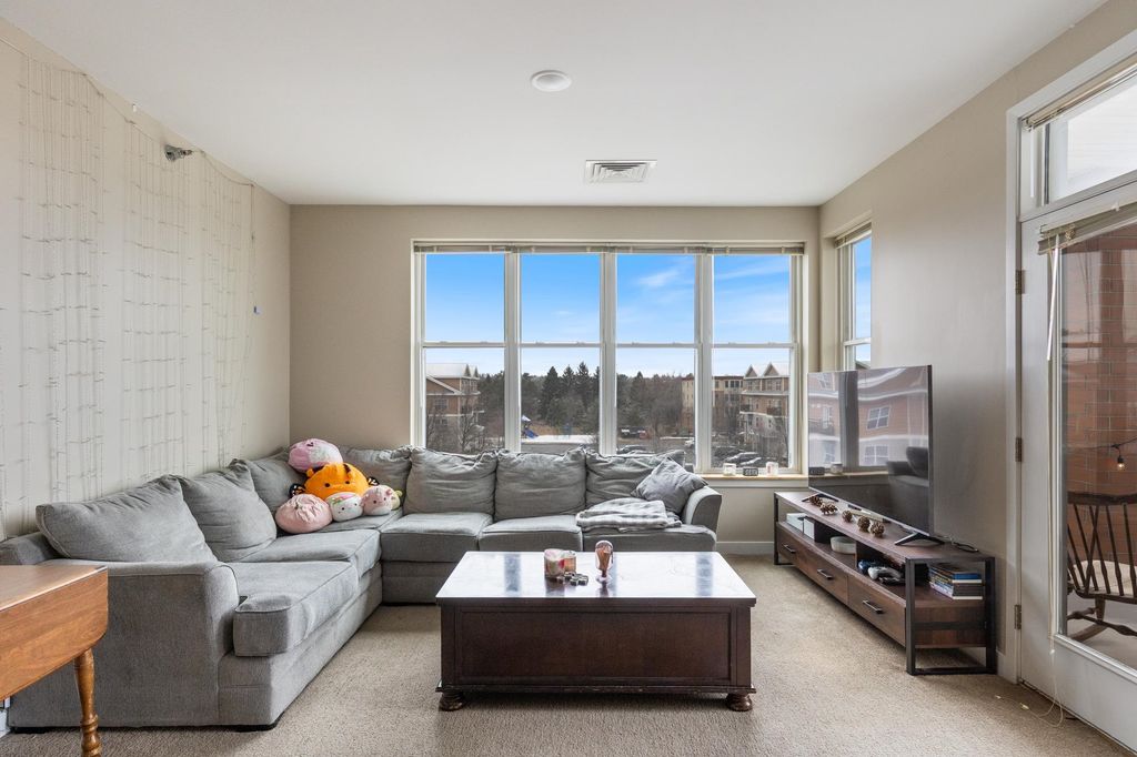 Image 5 of property listing at 370 Farrell St Apt 325, South Burlington, VT 05403