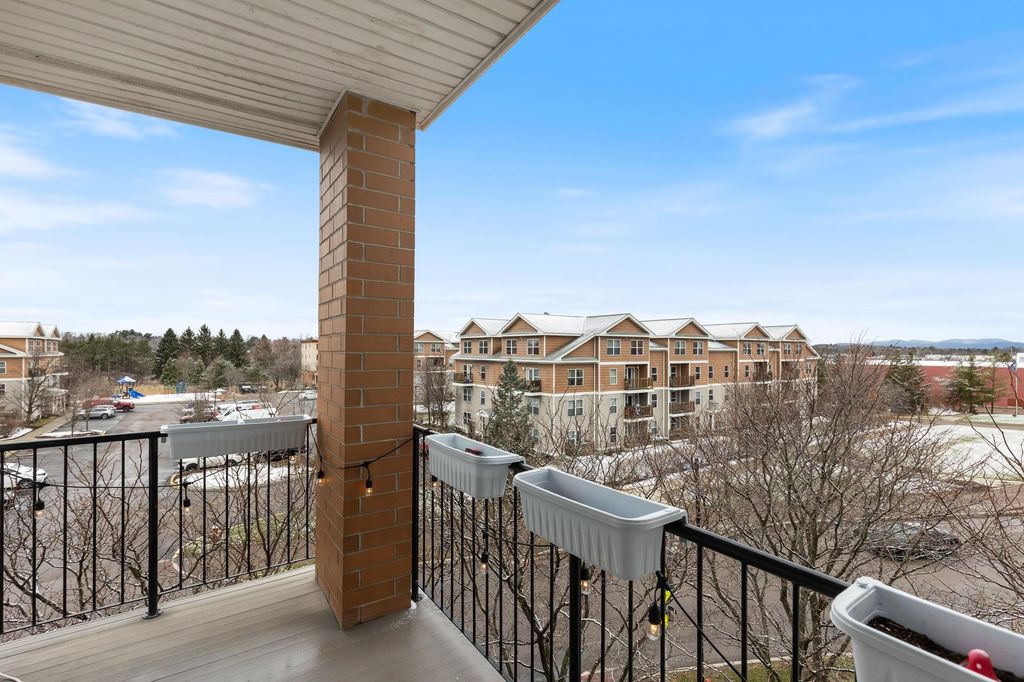Image 7 of property listing at 370 Farrell St Apt 325, South Burlington, VT 05403