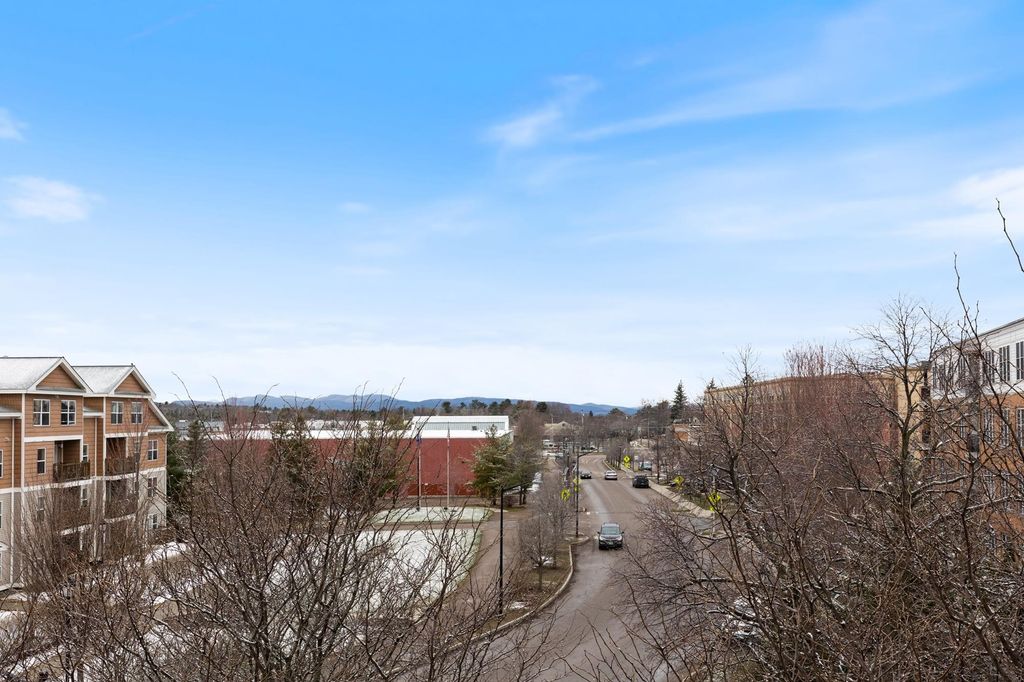Image 9 of property listing at 370 Farrell St Apt 325, South Burlington, VT 05403