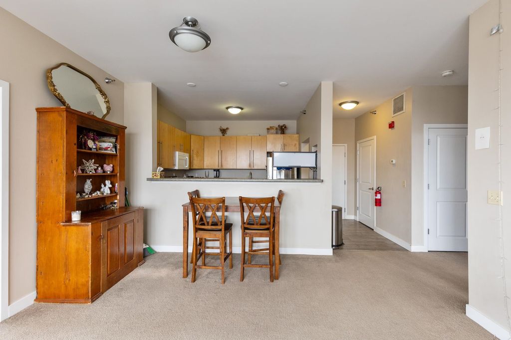 Image 10 of property listing at 370 Farrell St Apt 325, South Burlington, VT 05403