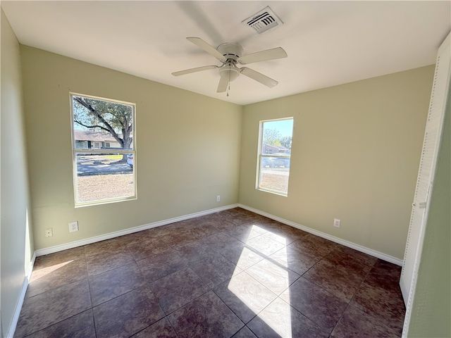 1702 E Fordyce Ave, Kingsville, TX 78363