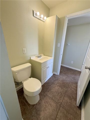 1702 E Fordyce Ave, Kingsville, TX 78363