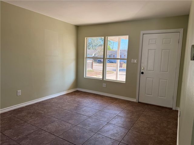 1702 E Fordyce Ave, Kingsville, TX 78363