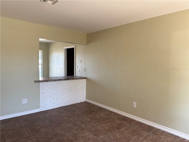 1702 E Fordyce Ave, Kingsville, TX 78363