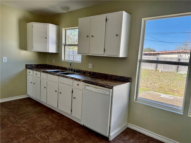 1702 E Fordyce Ave, Kingsville, TX 78363