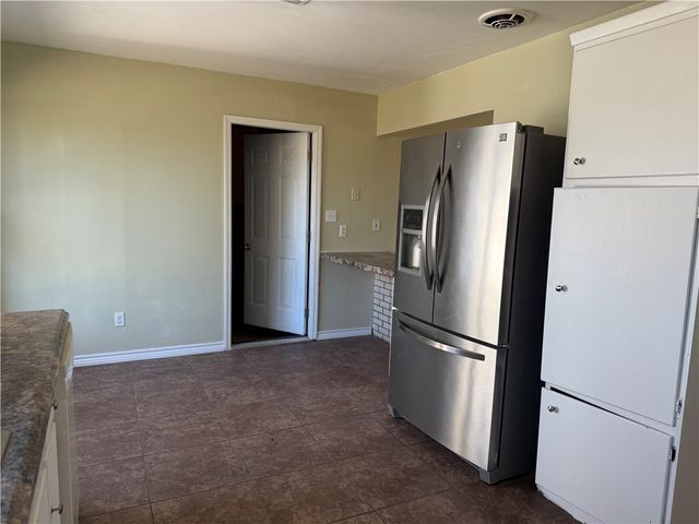 1702 E Fordyce Ave, Kingsville, TX 78363