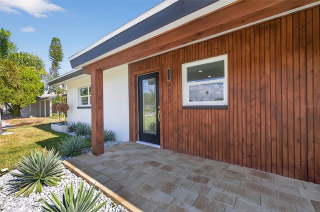 4623 CARSON STREET NE, St Petersburg, FL 33703