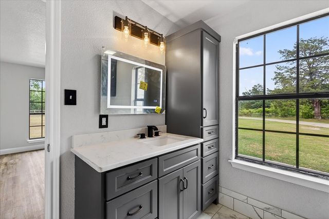 16001 County Road 4052, Kemp, TX 75143