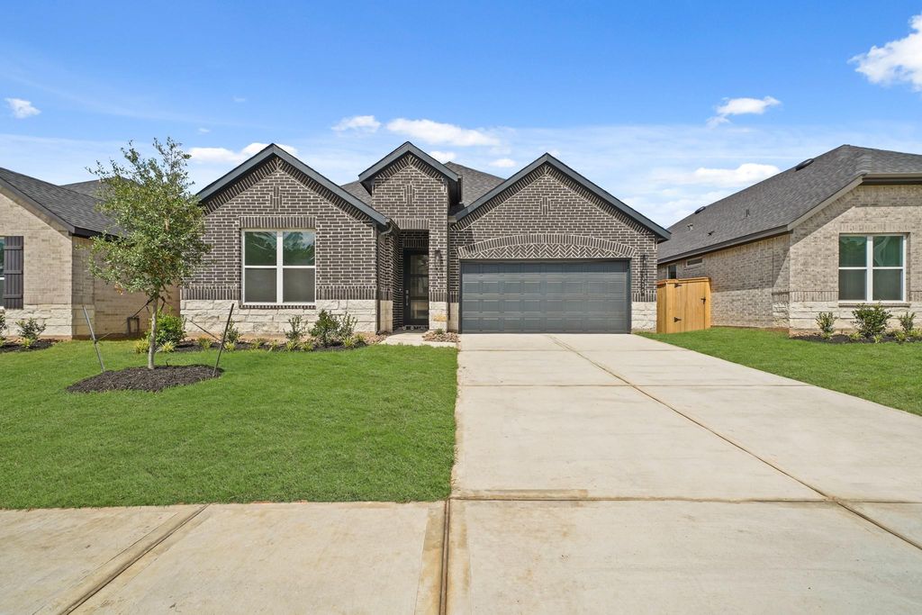 215 Springfield Terrace Court, Conroe, TX 77304