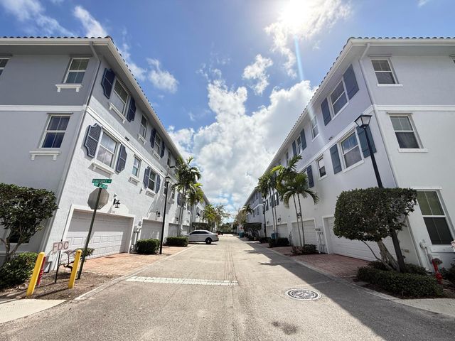 1388 Via De Pepi, Boynton Beach, FL 33426