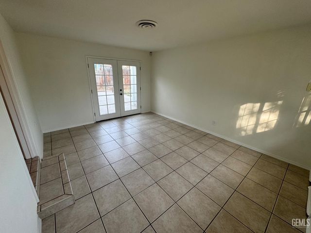 2100 Kent Drive, Bakersfield, CA 93306