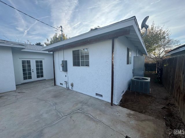 2100 Kent Drive, Bakersfield, CA 93306