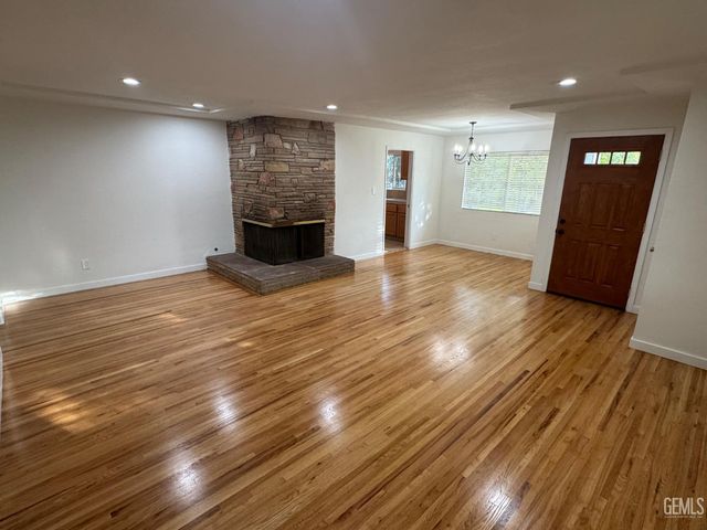 2100 Kent Drive, Bakersfield, CA 93306