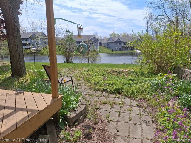 2513 Golden Shores Drive, Fenton, MI 48430