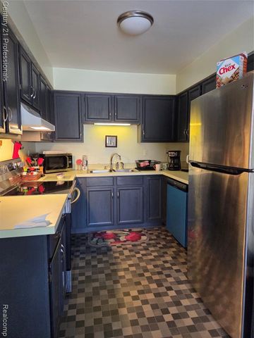 2513 Golden Shores Drive, Fenton, MI 48430