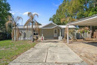 105 LAKE SHORE Court, Crescent City, FL 32112