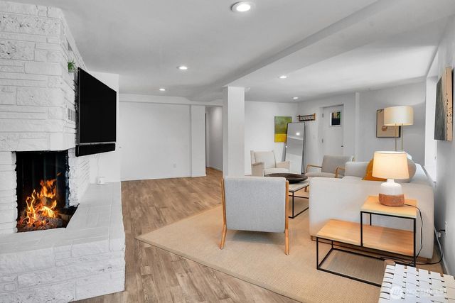 1115 8th Avenue W, Seattle, WA 98119