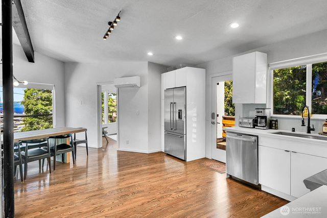 1115 8th Avenue W, Seattle, WA 98119