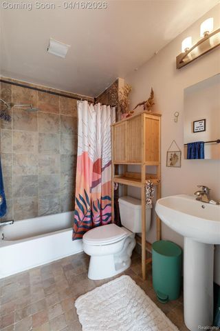 6533 E Jefferson 312, Detroit, MI 48207