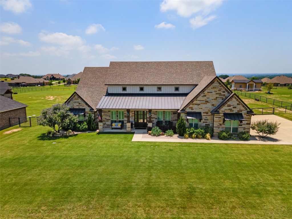 321 Kenyon Court, Granbury, TX 76049