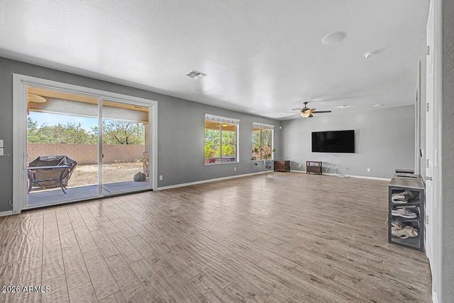 4323 W DIBURGO Drive, New River, AZ 85087