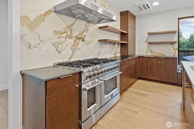 7905 240th Street SW, Edmonds, WA 98026