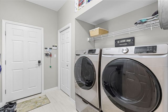 9262 Palm Island CIR, North Fort Myers, FL 33903