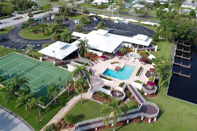 9262 Palm Island CIR, North Fort Myers, FL 33903