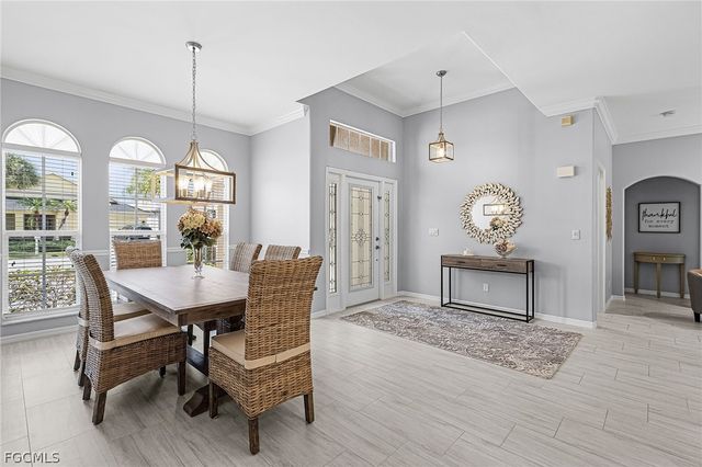 9262 Palm Island CIR, North Fort Myers, FL 33903