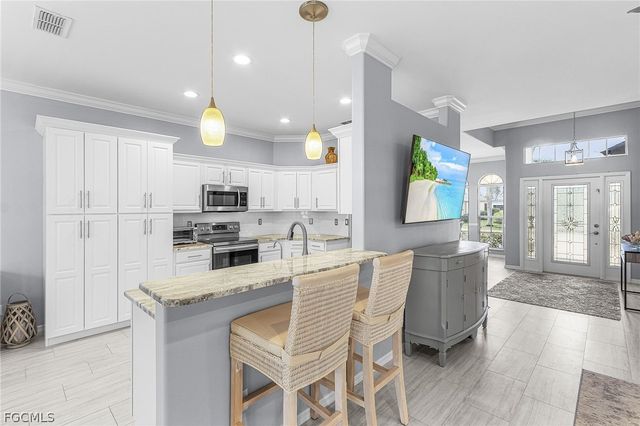 9262 Palm Island CIR, North Fort Myers, FL 33903