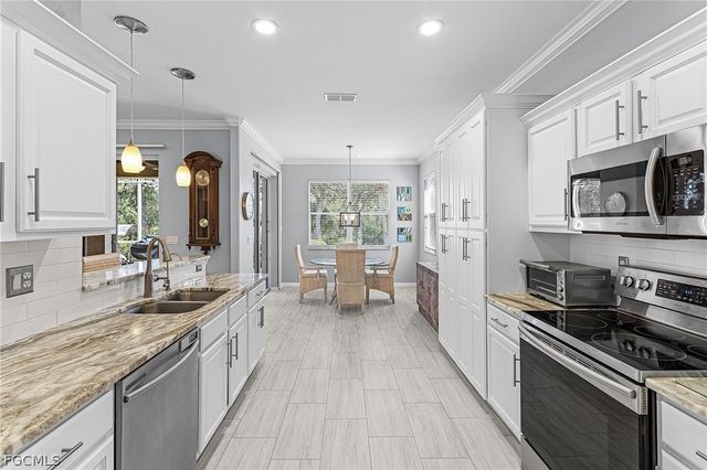 9262 Palm Island CIR, North Fort Myers, FL 33903