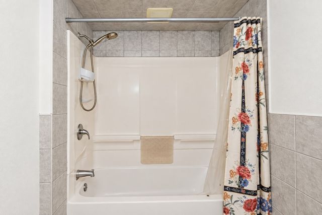 22 Dana St B, Somerville, MA 02145