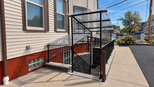 22 Dana St B, Somerville, MA 02145