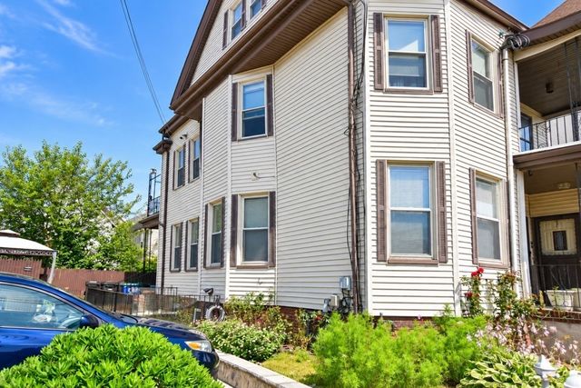 22 Dana St B, Somerville, MA 02145
