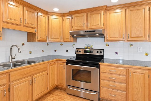 22 Dana St B, Somerville, MA 02145