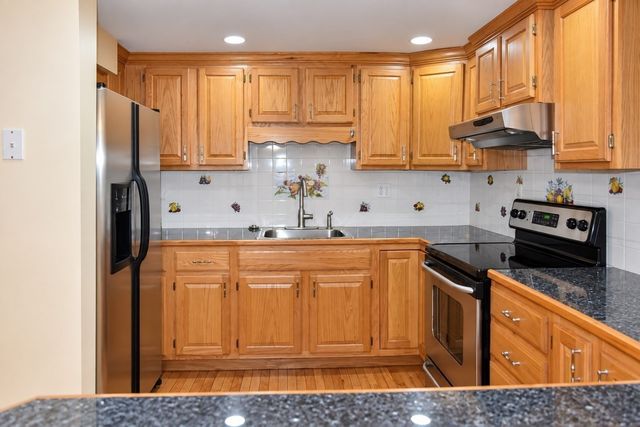22 Dana St B, Somerville, MA 02145