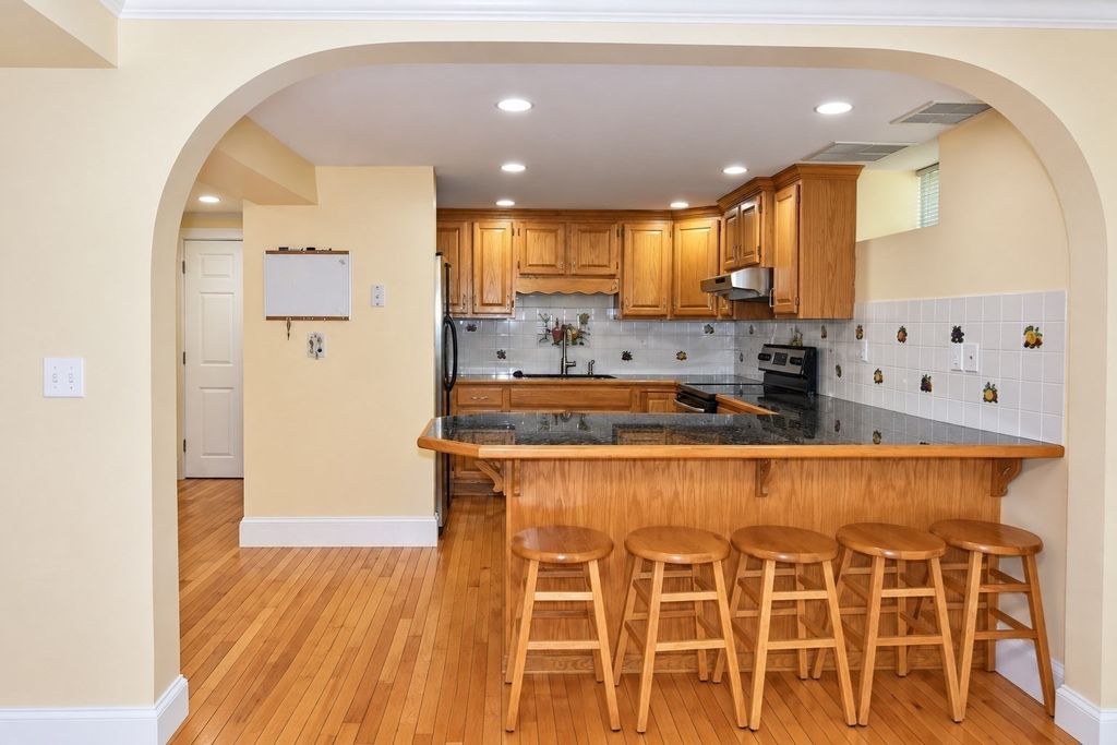 22 Dana St B, Somerville, MA 02145