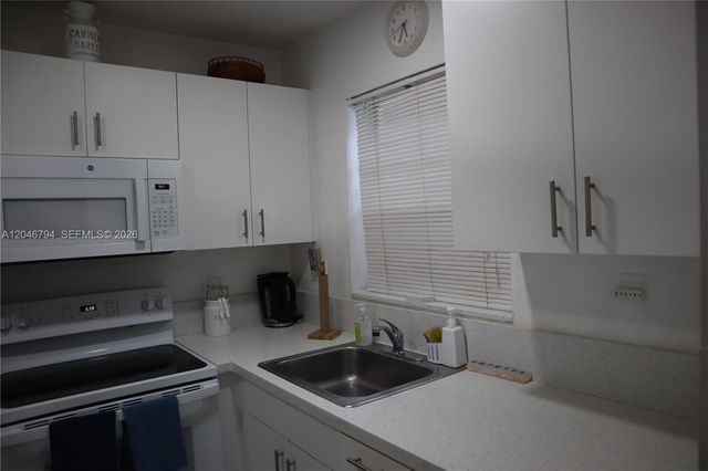 3000 E Sunrise Lakes Drive 303, Sunrise, FL 33322