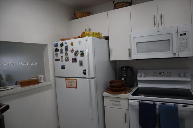 3000 E Sunrise Lakes Drive 303, Sunrise, FL 33322