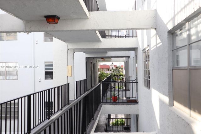 3000 E Sunrise Lakes Drive 303, Sunrise, FL 33322