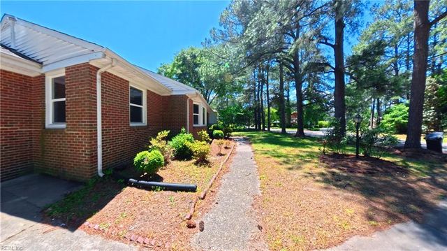 2912 Sterling Point DR, Portsmouth, VA 23703