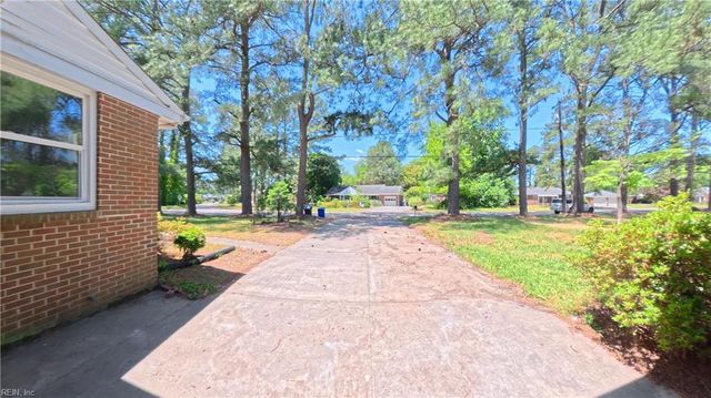 2912 Sterling Point DR, Portsmouth, VA 23703